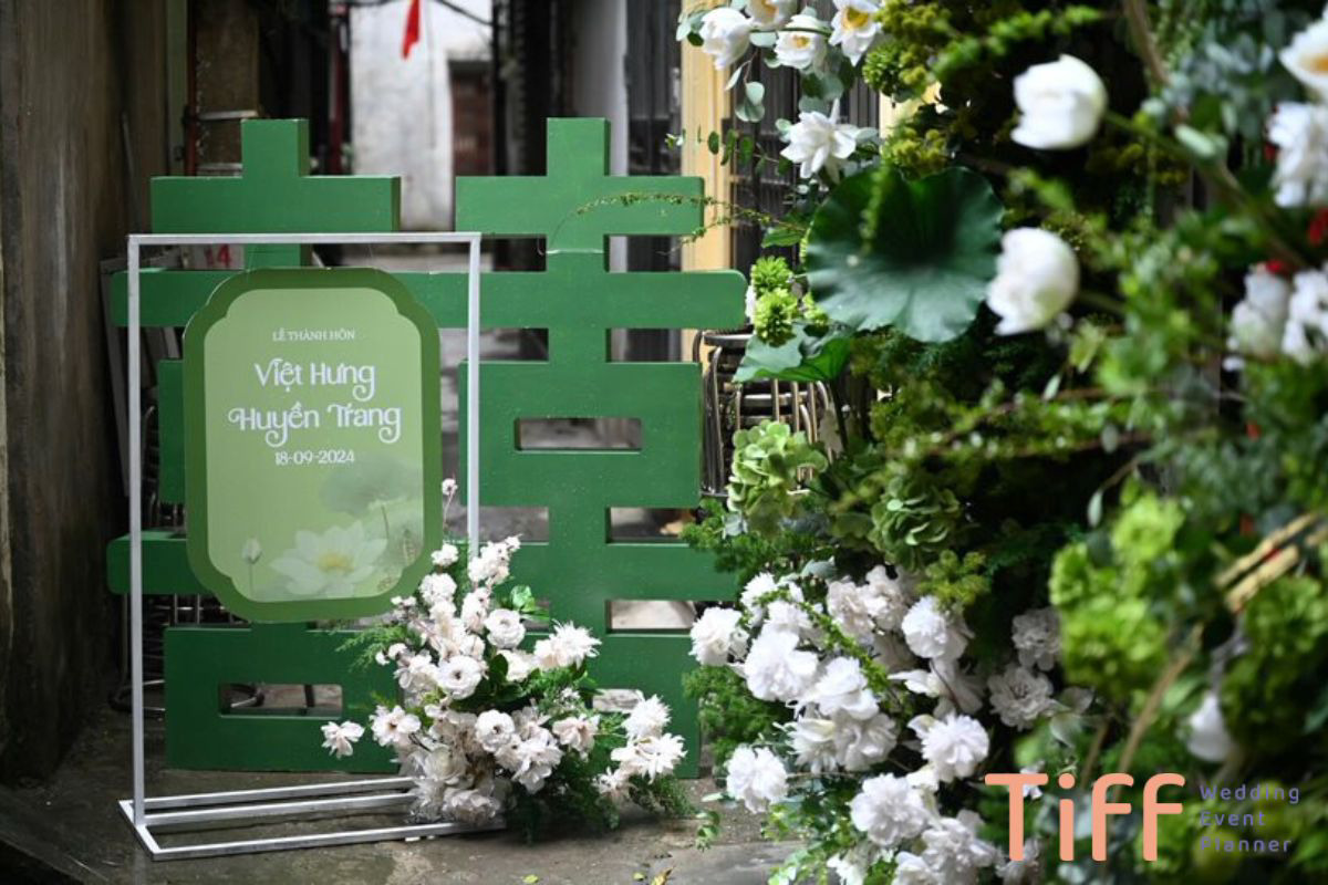 chu-hy-mau-xanh-doc-dao-trong-dam-cuoi Chữ Hỷ màu xanh độc đáo trong đám cưới (Ảnh: Mimi Wedding.vn)