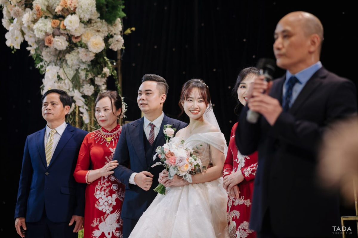 4-33 Lời chúc mừng từ đại diện gia đình và bạn bè là phần không thể thiếu trong đám cưới. (Ảnh: Mimi Wedding.vn)